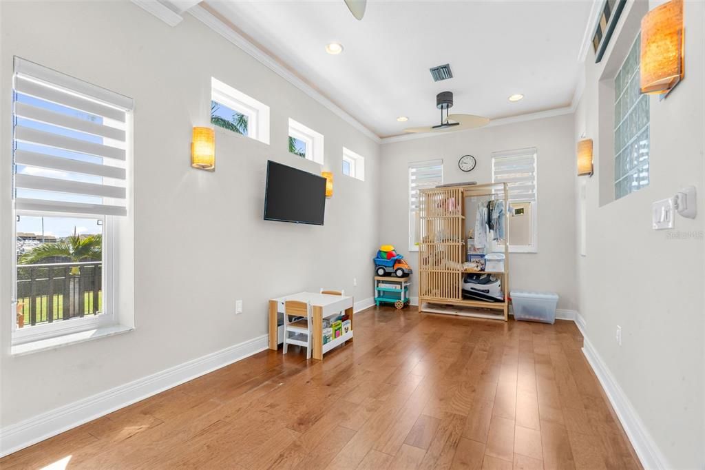 For Sale: $3,375,000 (5 beds, 4 baths, 4965 Square Feet)