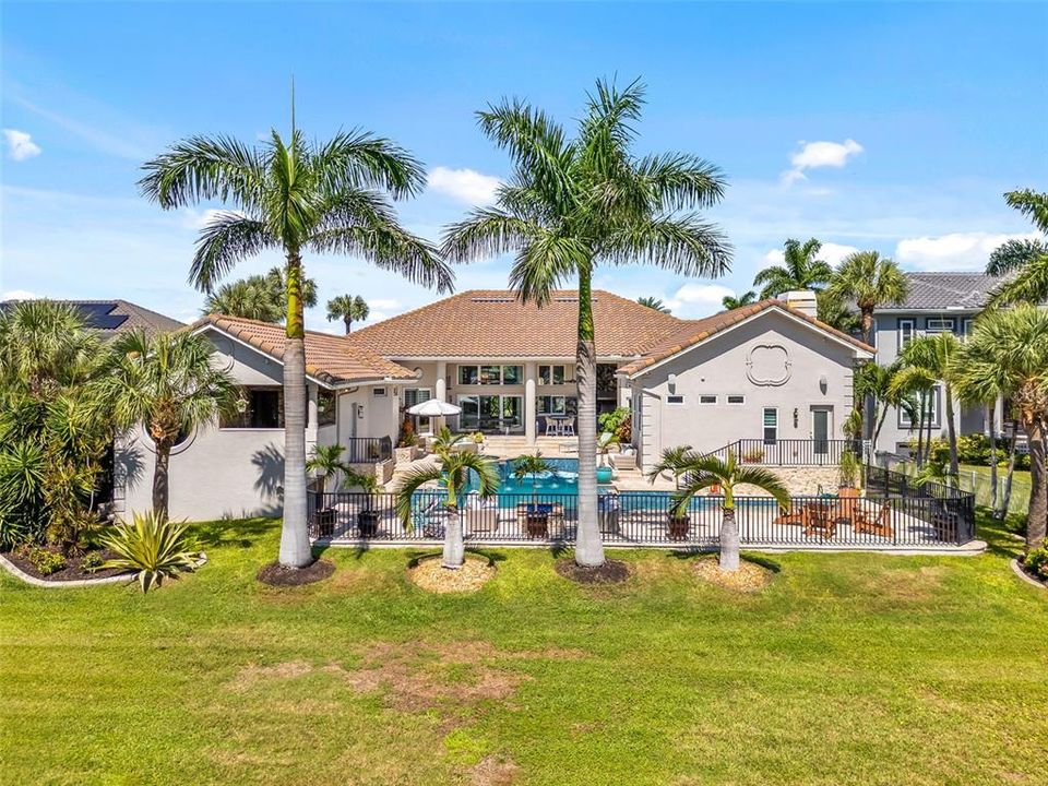 For Sale: $3,375,000 (5 beds, 4 baths, 4965 Square Feet)