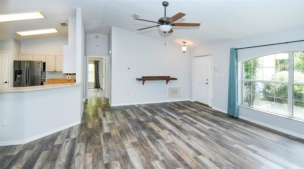 En Venta: $359,000 (3 camas, 2 baños, 1528 Pies cuadrados)