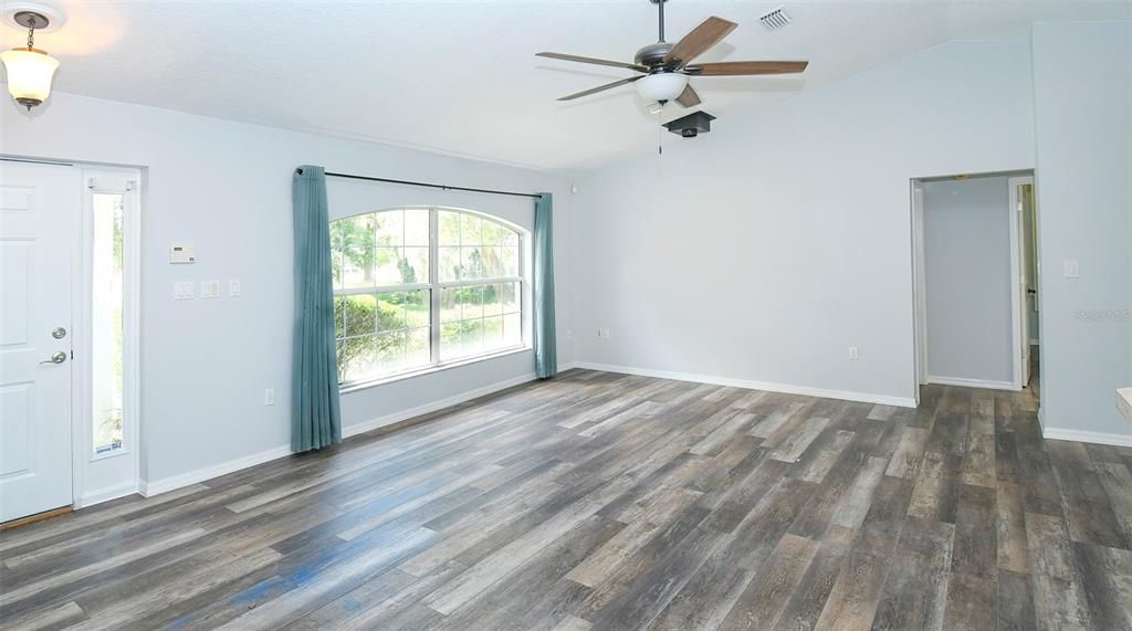 En Venta: $359,000 (3 camas, 2 baños, 1528 Pies cuadrados)