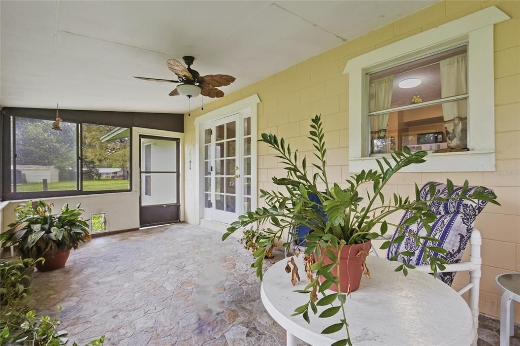 For Sale: $219,900 (3 beds, 1 baths, 1000 Square Feet)