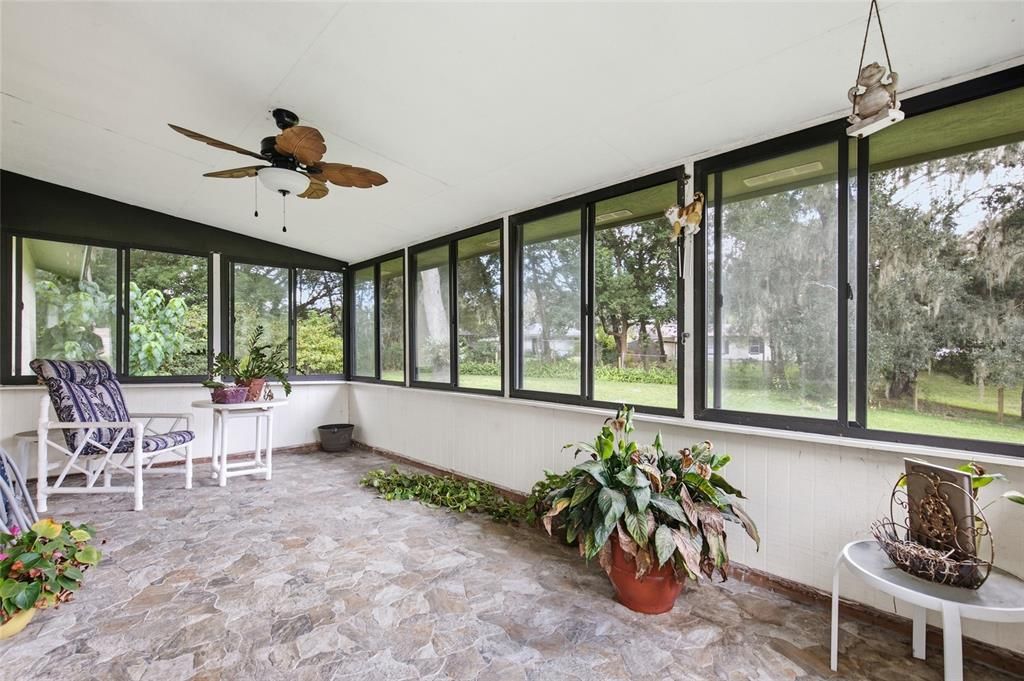 For Sale: $219,900 (3 beds, 1 baths, 1000 Square Feet)