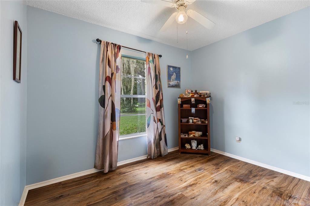 For Sale: $219,900 (3 beds, 1 baths, 1000 Square Feet)