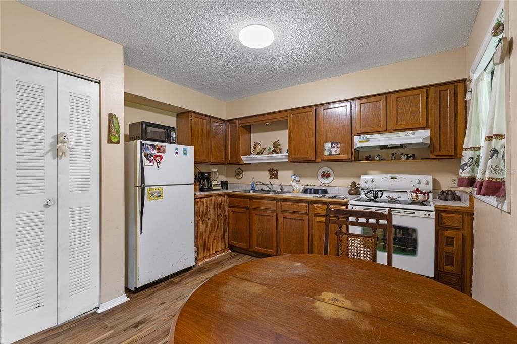 For Sale: $219,900 (3 beds, 1 baths, 1000 Square Feet)
