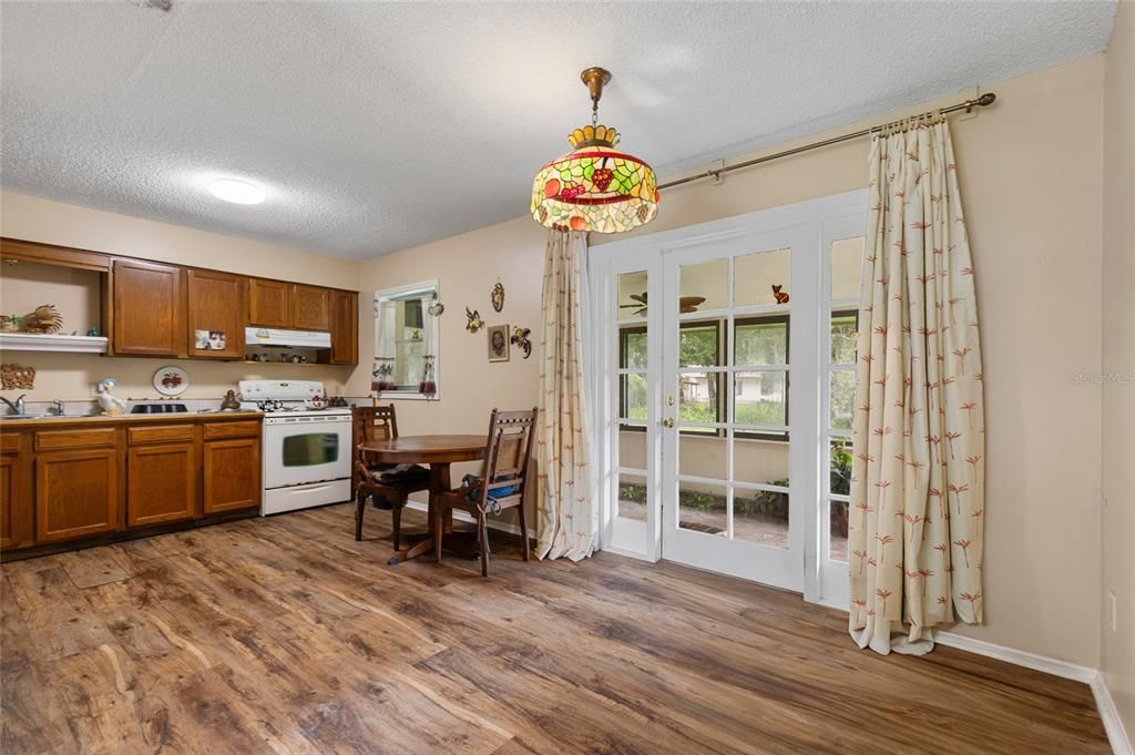 For Sale: $219,900 (3 beds, 1 baths, 1000 Square Feet)