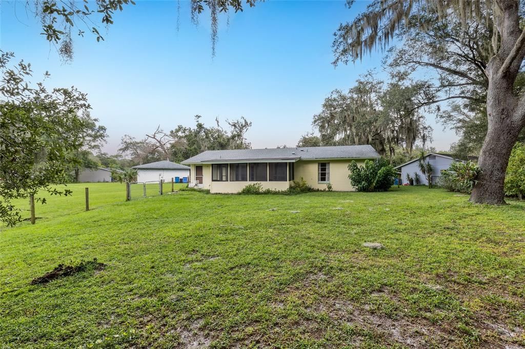 For Sale: $219,900 (3 beds, 1 baths, 1000 Square Feet)