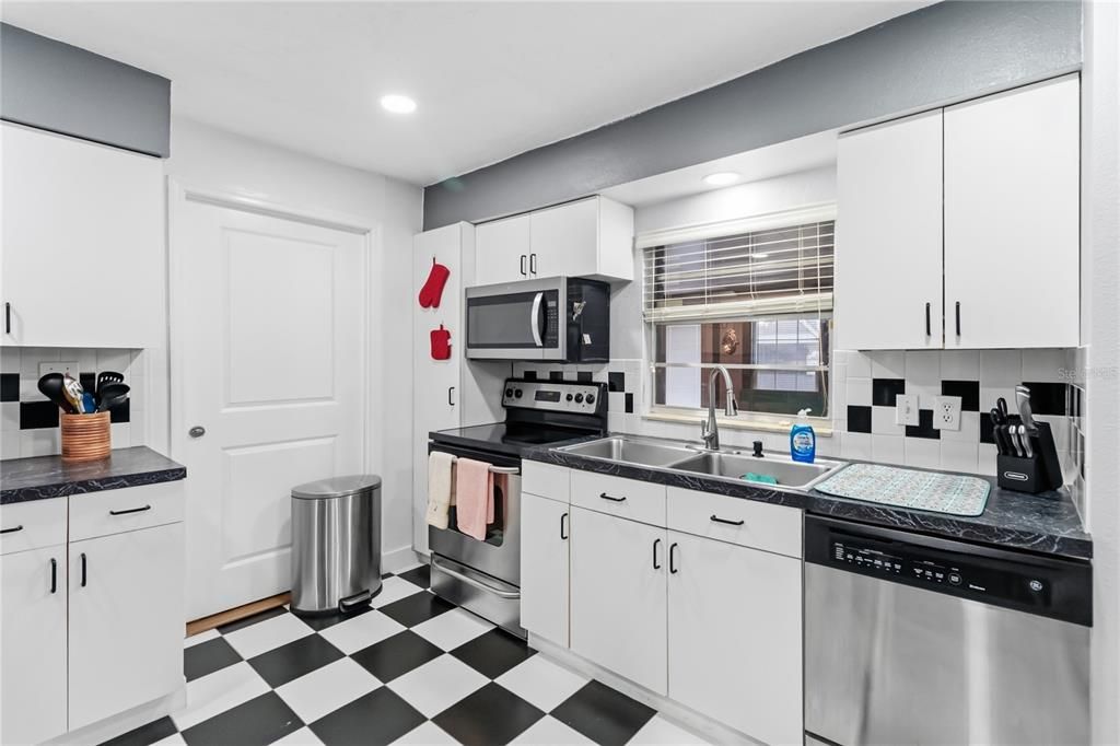 For Sale: $1,600,000 (3 beds, 3 baths, 2314 Square Feet)