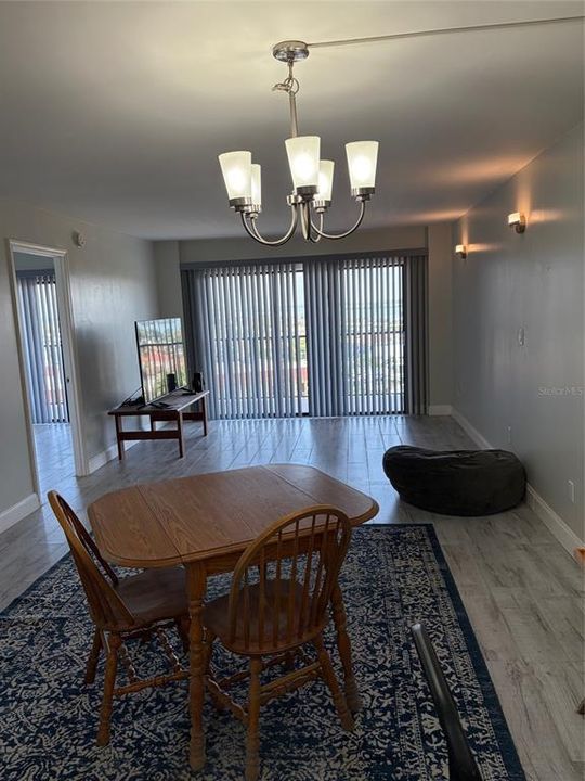 En Venta: $463,000 (2 camas, 2 baños, 966 Pies cuadrados)