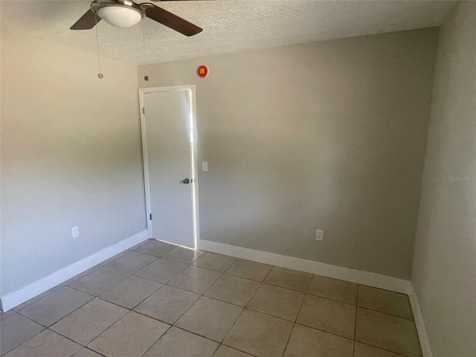 For Rent: $1,200 (2 beds, 1 baths, 890 Square Feet)