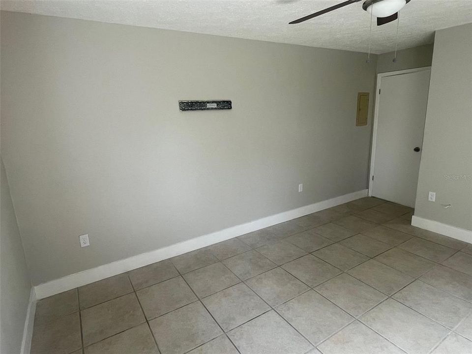 For Rent: $1,200 (2 beds, 1 baths, 890 Square Feet)