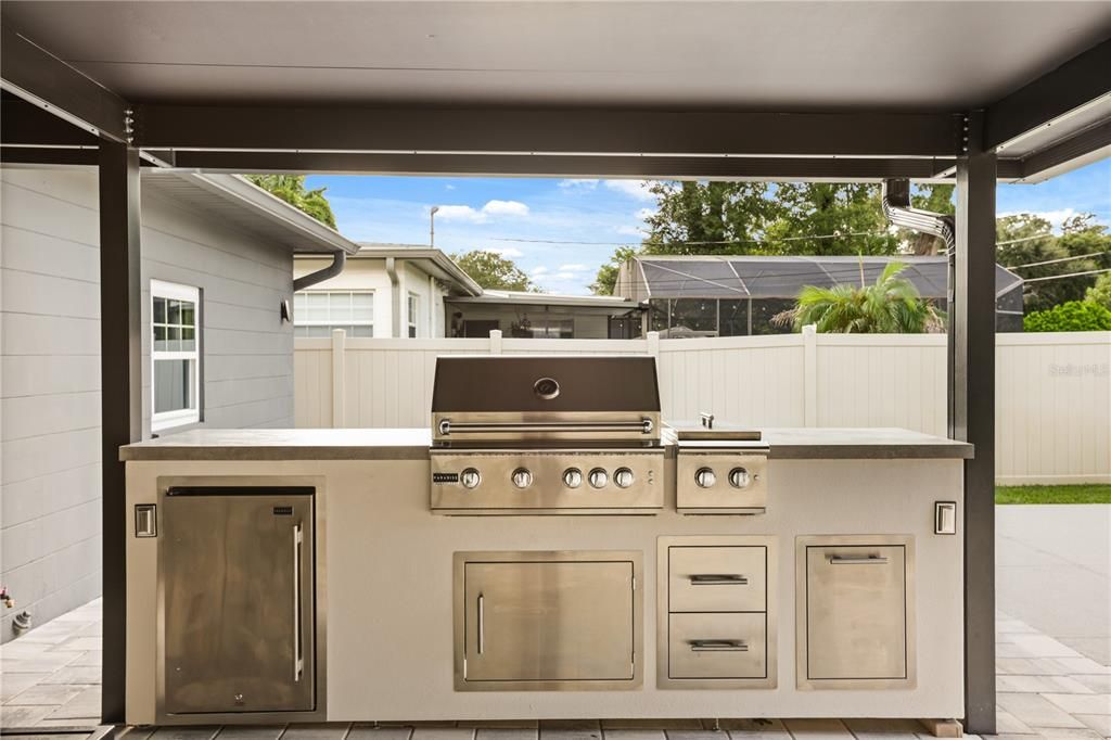 En Venta: $899,000 (4 camas, 3 baños, 2399 Pies cuadrados)