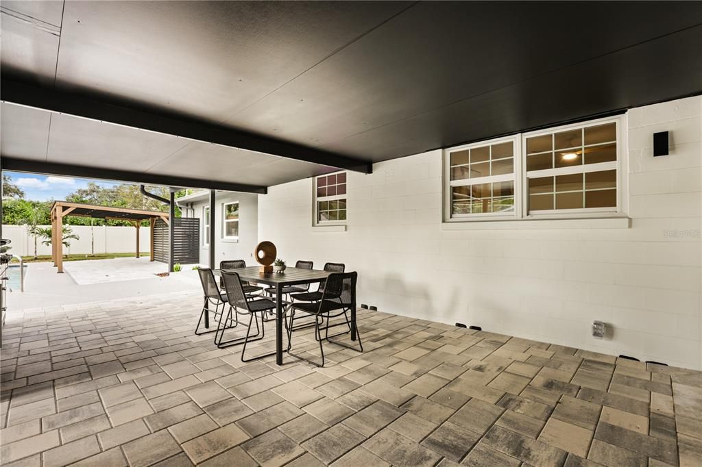 En Venta: $899,000 (4 camas, 3 baños, 2399 Pies cuadrados)