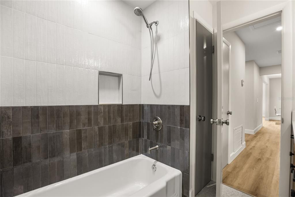 En Venta: $899,000 (4 camas, 3 baños, 2399 Pies cuadrados)