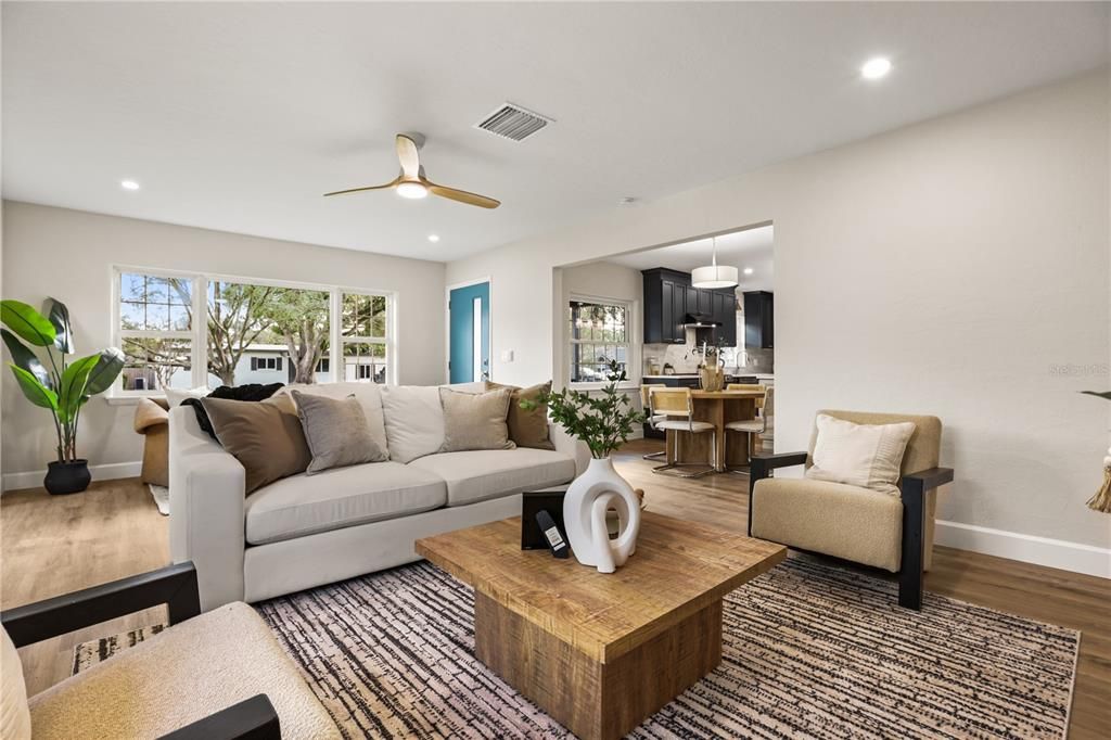 En Venta: $899,000 (4 camas, 3 baños, 2399 Pies cuadrados)