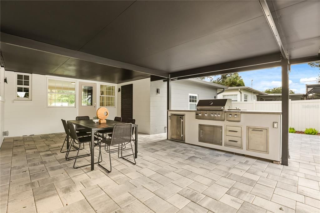 En Venta: $899,000 (4 camas, 3 baños, 2399 Pies cuadrados)