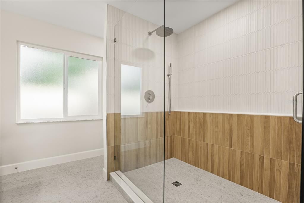 En Venta: $899,000 (4 camas, 3 baños, 2399 Pies cuadrados)