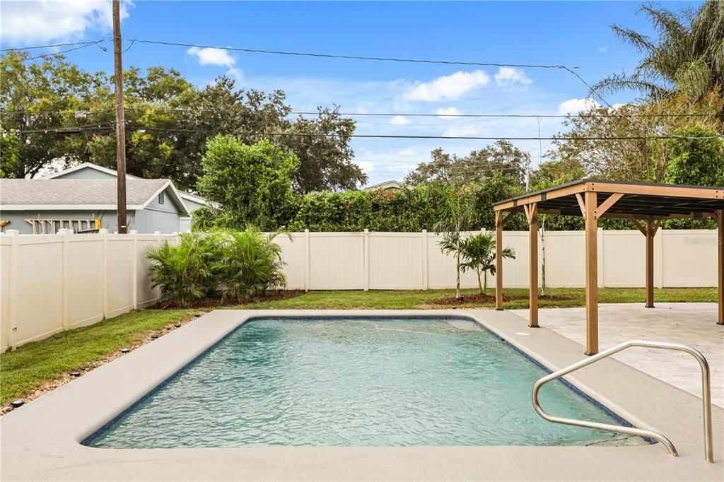 En Venta: $899,000 (4 camas, 3 baños, 2399 Pies cuadrados)