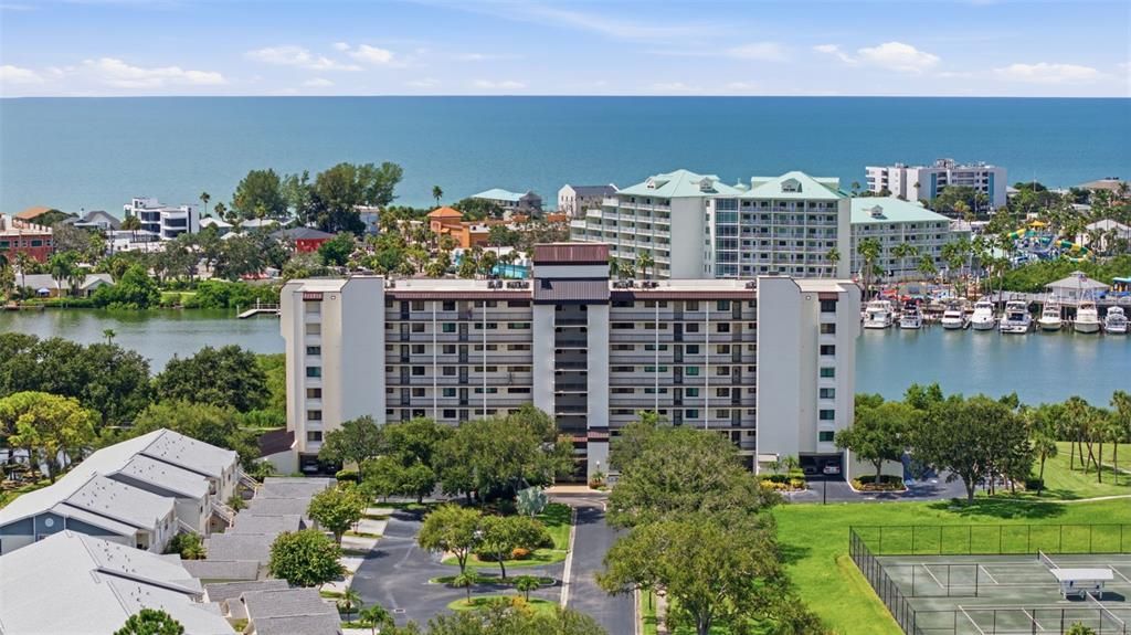 На продажу: $405,000 (2 спален, 2 ванн, 1225 Квадратных фут)