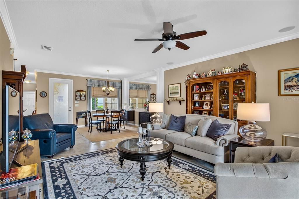 For Sale: $329,900 (3 beds, 2 baths, 1704 Square Feet)