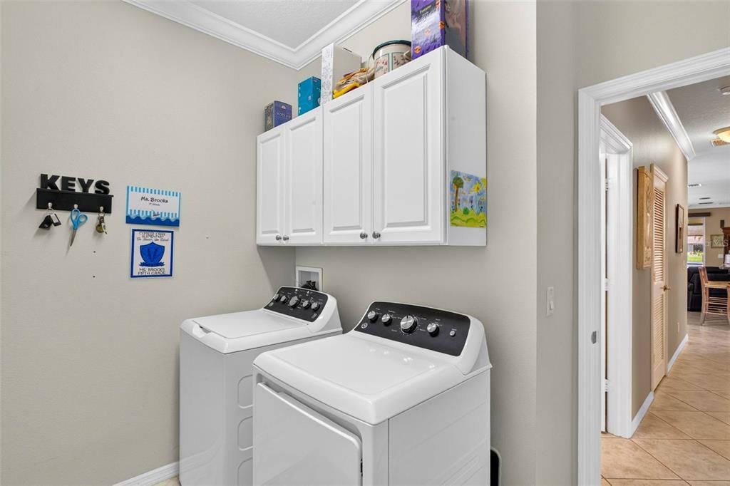 For Sale: $329,900 (3 beds, 2 baths, 1704 Square Feet)