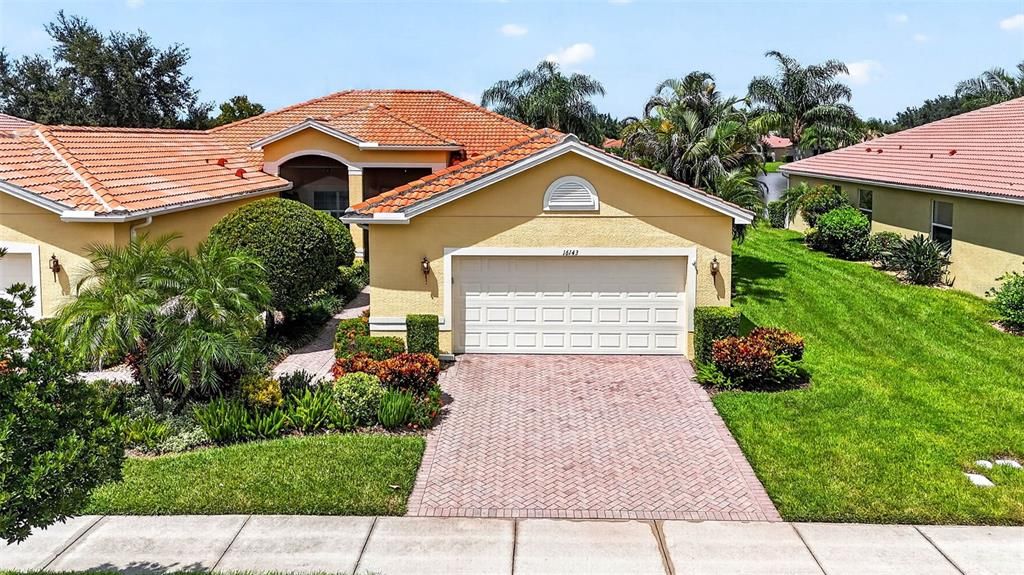 For Sale: $329,900 (3 beds, 2 baths, 1704 Square Feet)