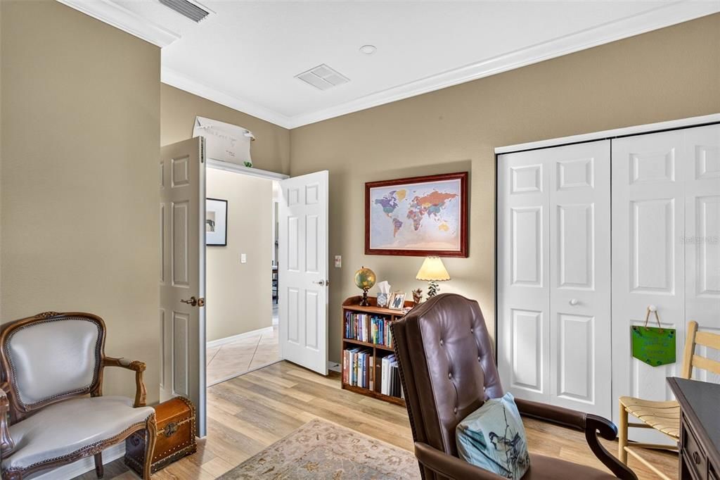 For Sale: $329,900 (3 beds, 2 baths, 1704 Square Feet)
