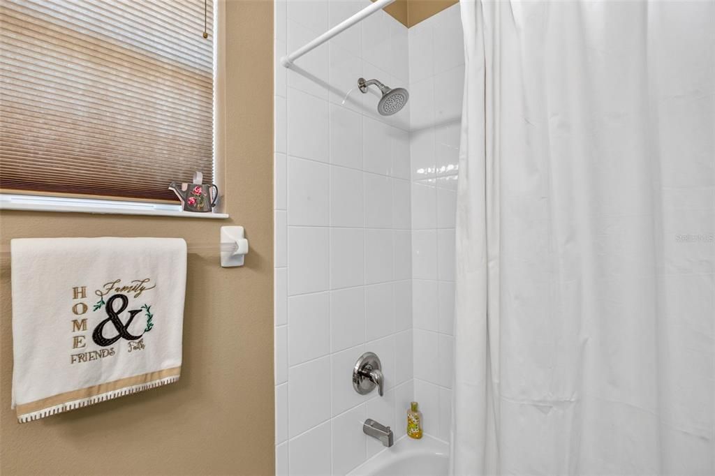 For Sale: $329,900 (3 beds, 2 baths, 1704 Square Feet)