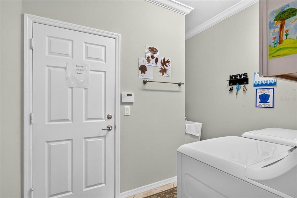 For Sale: $329,900 (3 beds, 2 baths, 1704 Square Feet)