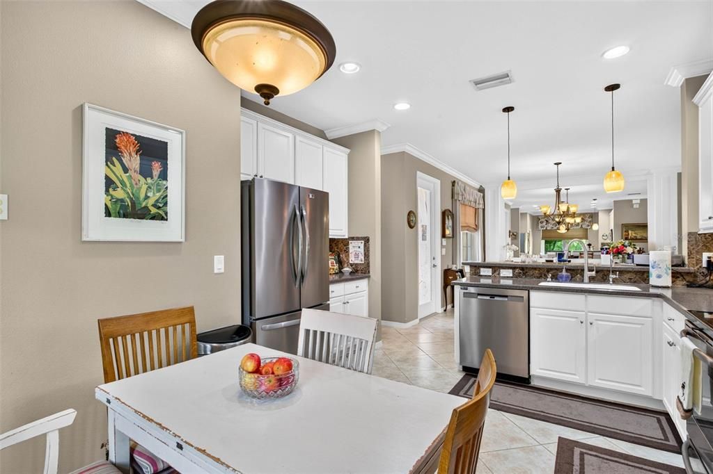 For Sale: $329,900 (3 beds, 2 baths, 1704 Square Feet)