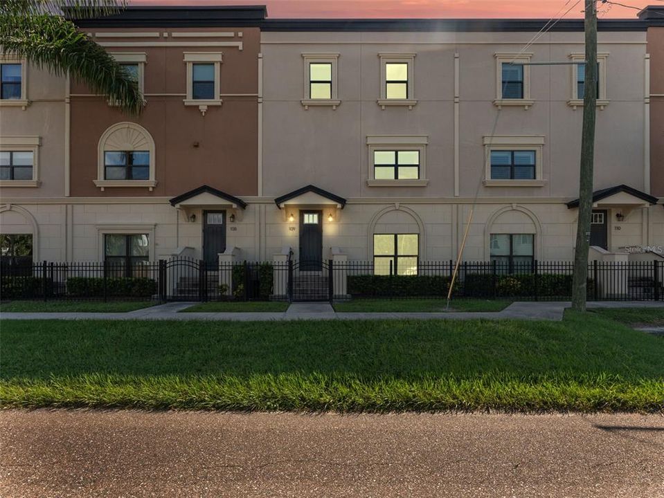 На продажу: $709,000 (4 спален, 3 ванн, 2210 Квадратных фут)