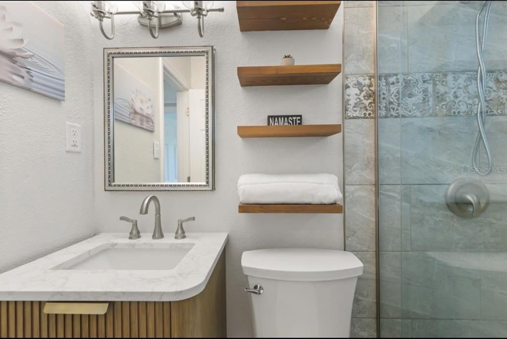 En Venta: $407,000 (3 camas, 2 baños, 1216 Pies cuadrados)