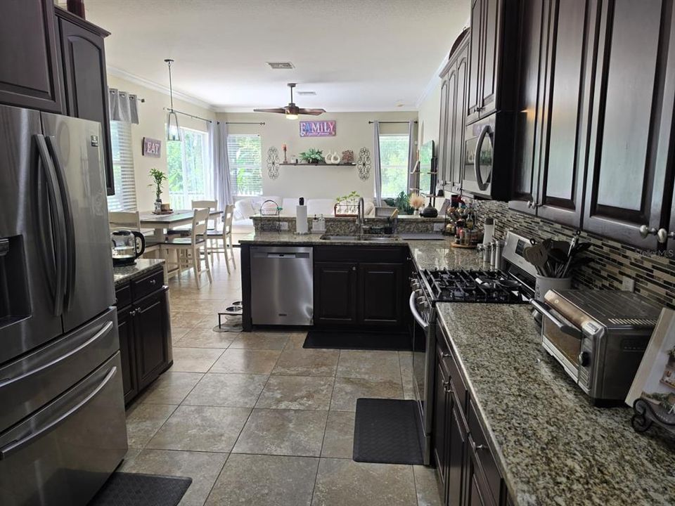 : $565,000 (5 beds, 4 baths, 2706 Square Feet)