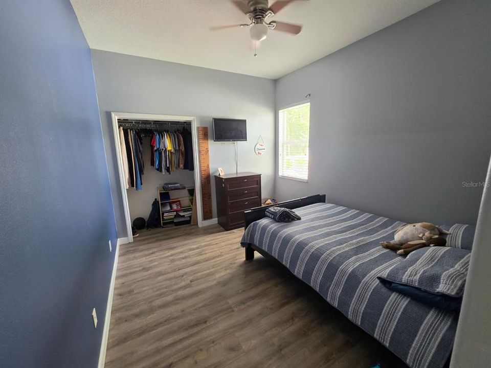 : $565,000 (5 beds, 4 baths, 2706 Square Feet)