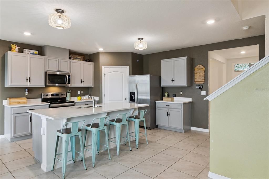 For Sale: $375,000 (5 beds, 3 baths, 2609 Square Feet)