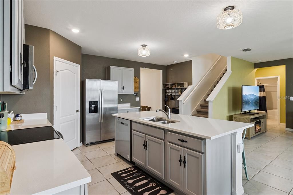 For Sale: $375,000 (5 beds, 3 baths, 2609 Square Feet)