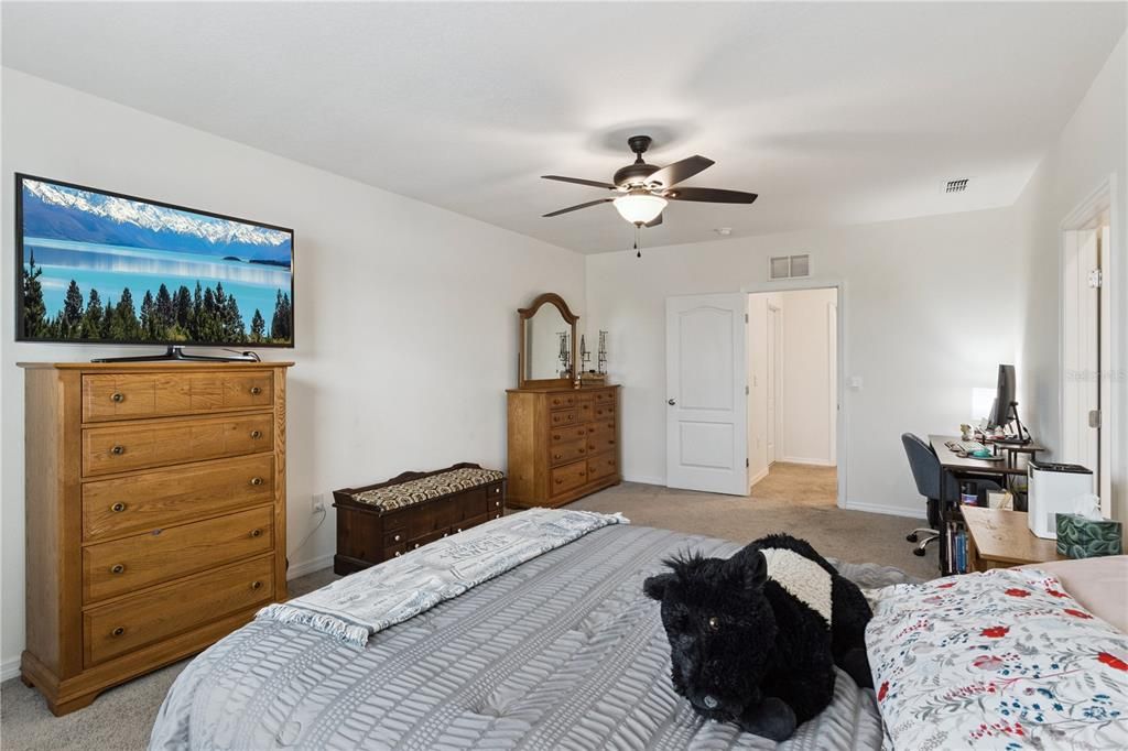 For Sale: $375,000 (5 beds, 3 baths, 2609 Square Feet)