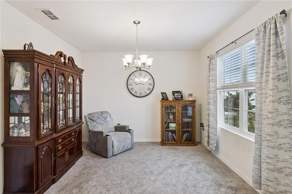For Sale: $375,000 (5 beds, 3 baths, 2609 Square Feet)