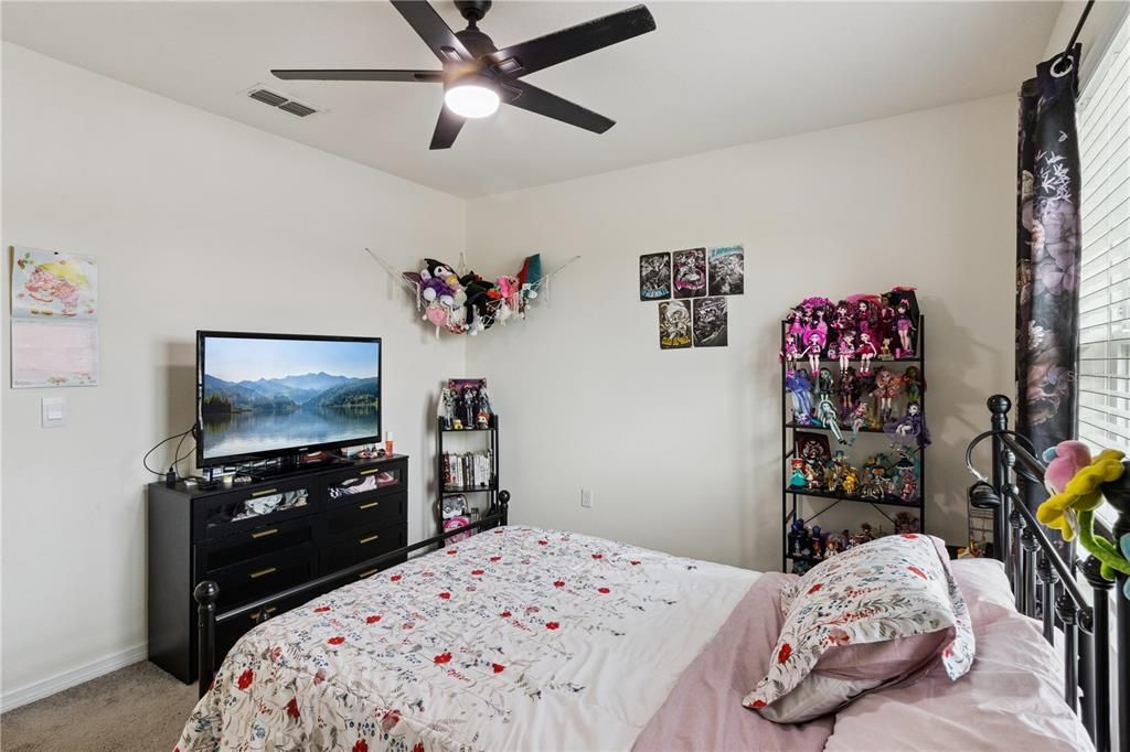 For Sale: $375,000 (5 beds, 3 baths, 2609 Square Feet)