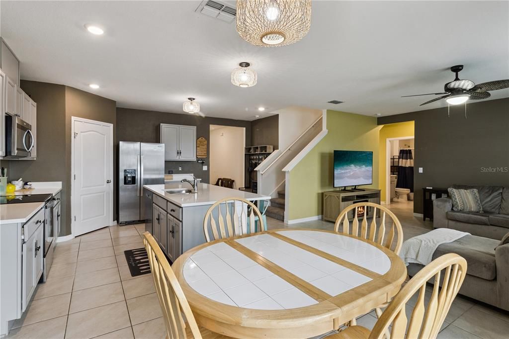 For Sale: $375,000 (5 beds, 3 baths, 2609 Square Feet)