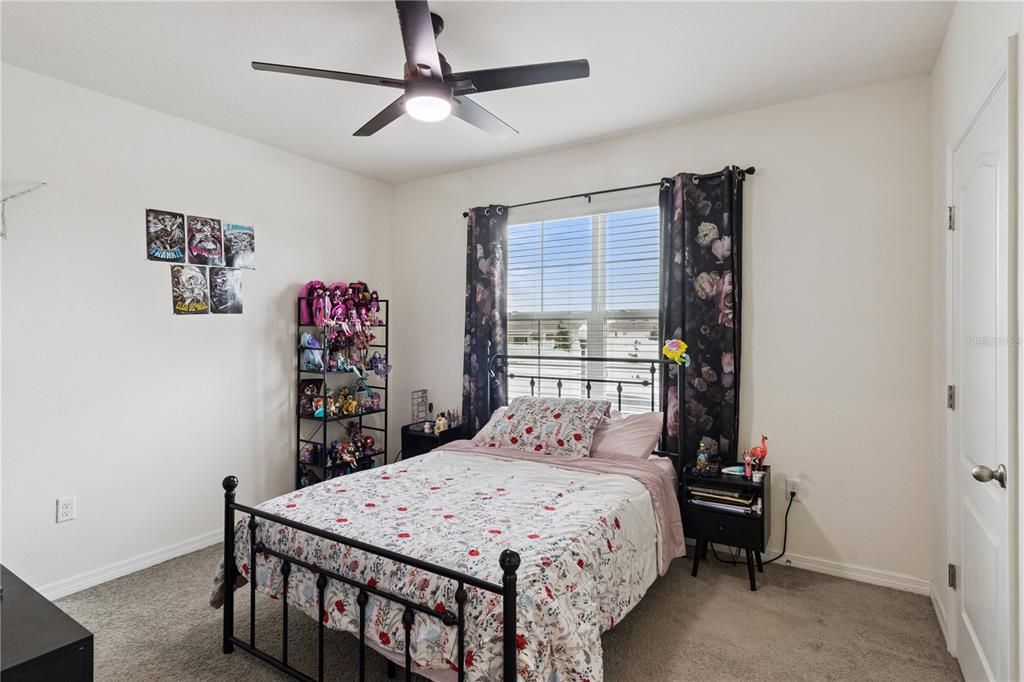 For Sale: $375,000 (5 beds, 3 baths, 2609 Square Feet)