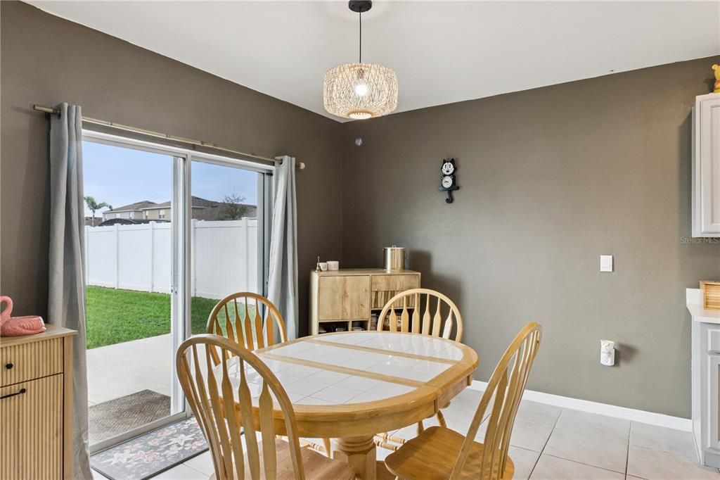 For Sale: $375,000 (5 beds, 3 baths, 2609 Square Feet)