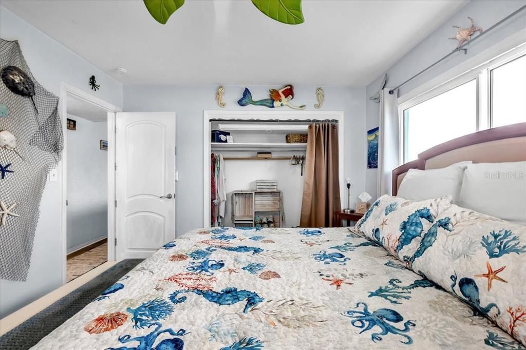 На продажу: $289,999 (2 спален, 1 ванн, 992 Квадратных фут)