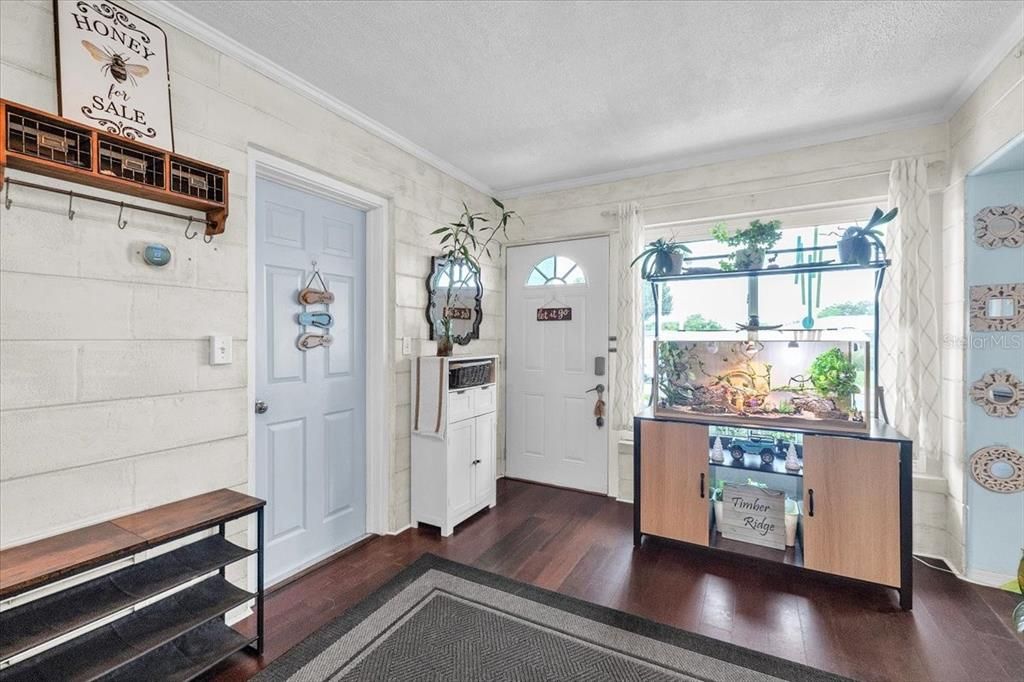 На продажу: $289,999 (2 спален, 1 ванн, 992 Квадратных фут)