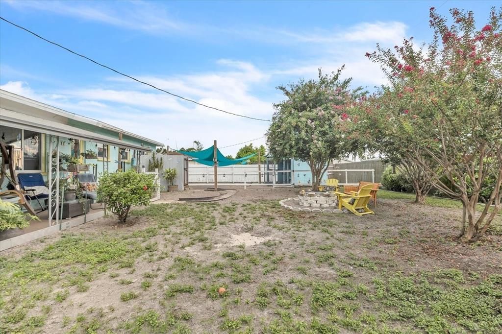 На продажу: $289,999 (2 спален, 1 ванн, 992 Квадратных фут)