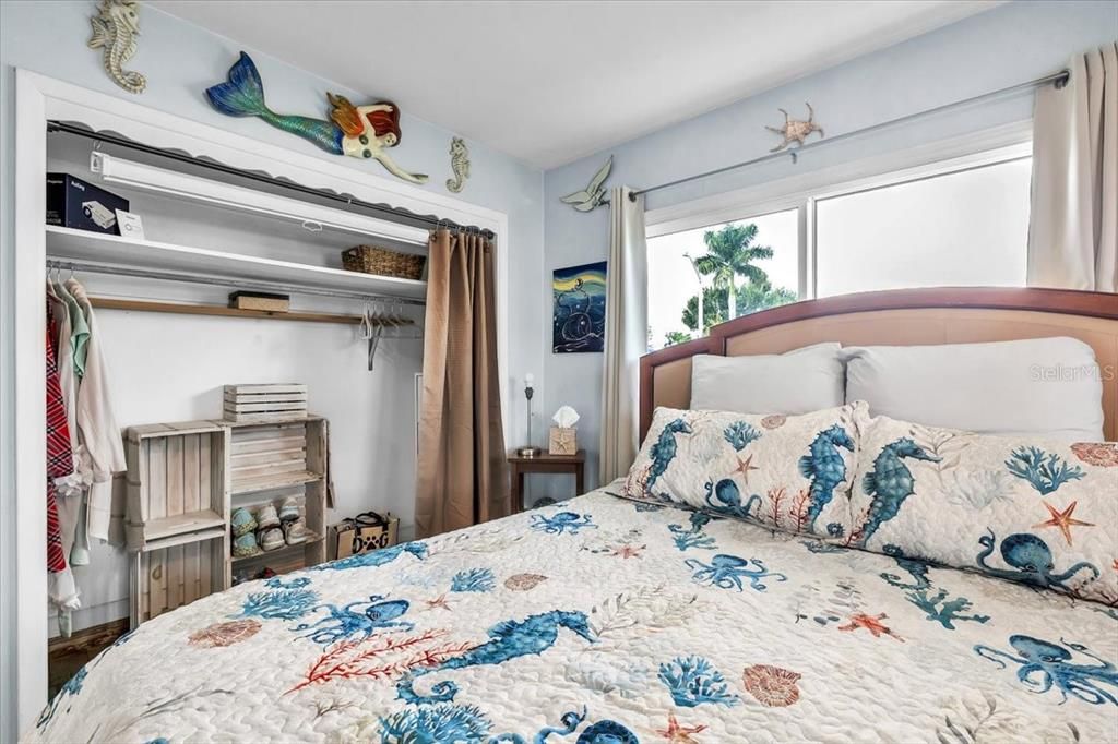 На продажу: $289,999 (2 спален, 1 ванн, 992 Квадратных фут)