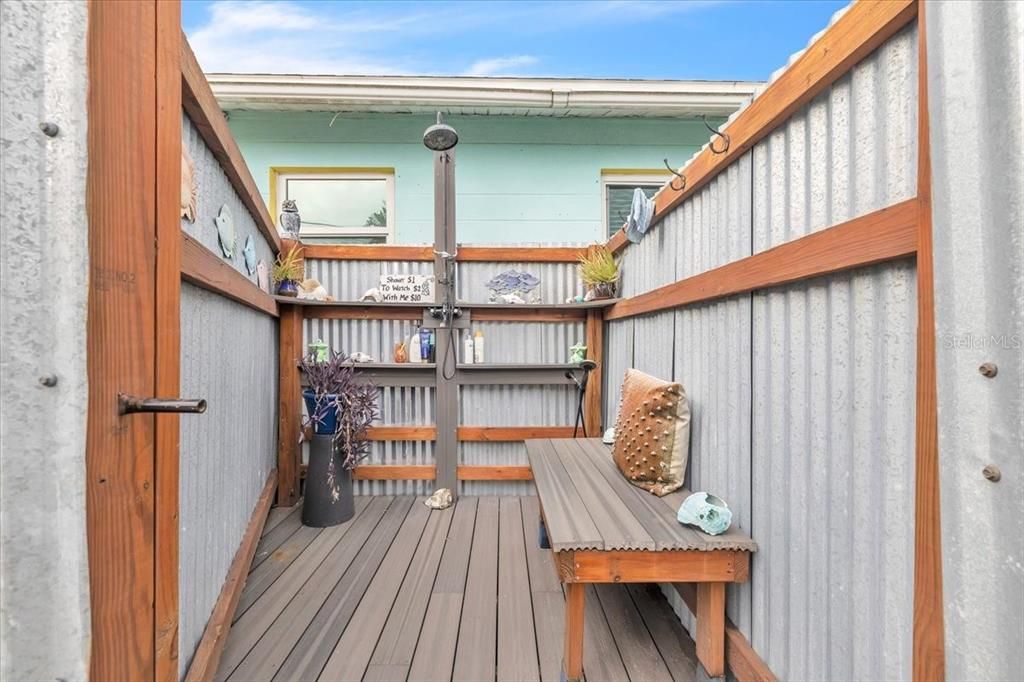 На продажу: $289,999 (2 спален, 1 ванн, 992 Квадратных фут)