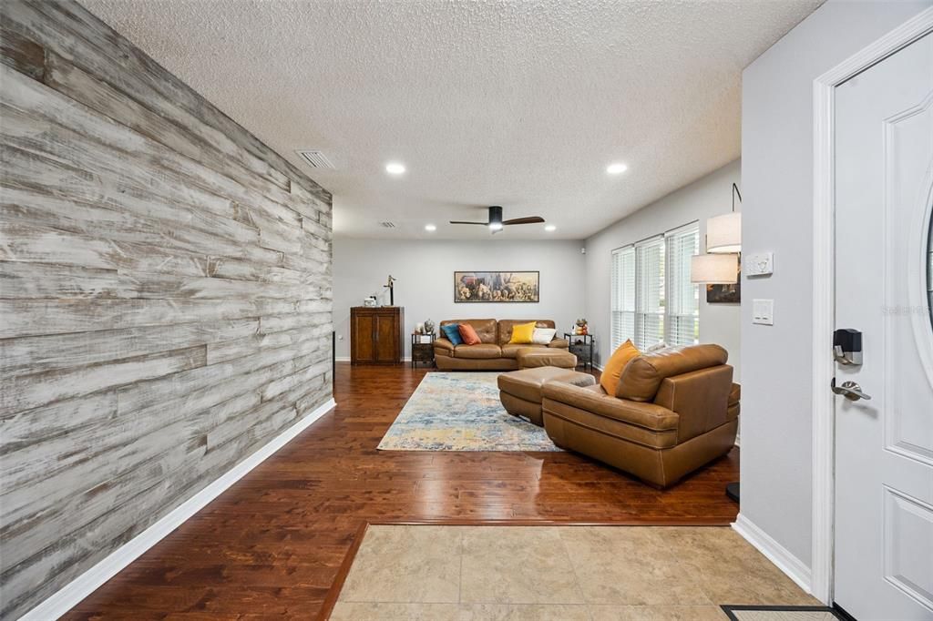 For Sale: $460,000 (3 beds, 2 baths, 1905 Square Feet)