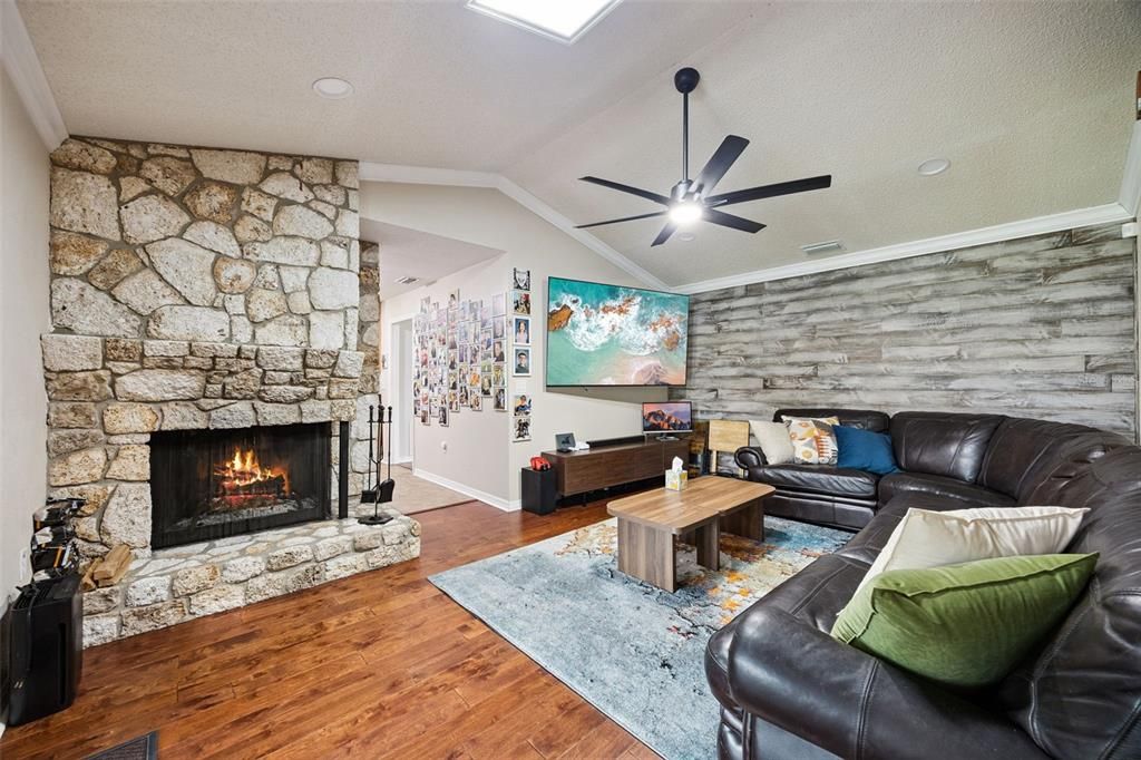 For Sale: $460,000 (3 beds, 2 baths, 1905 Square Feet)