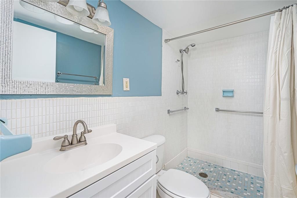 For Sale: $205,000 (2 beds, 2 baths, 1038 Square Feet)