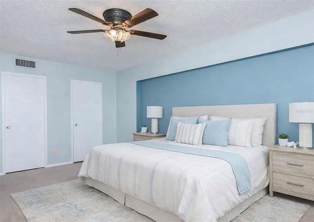 For Sale: $205,000 (2 beds, 2 baths, 1038 Square Feet)